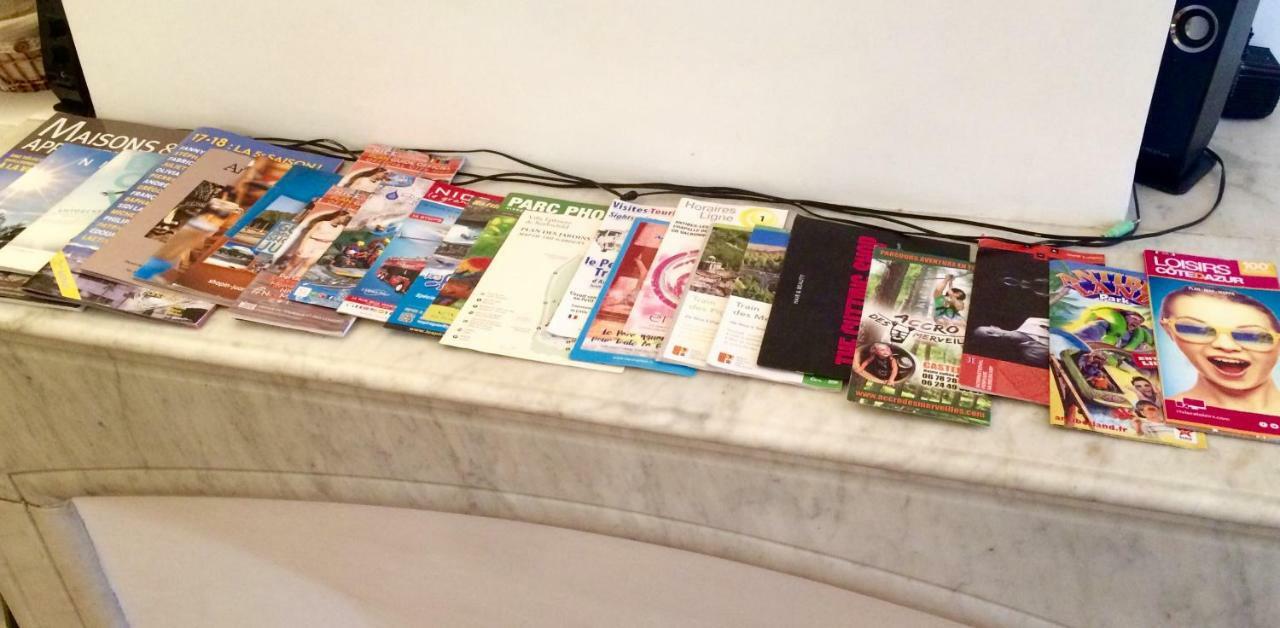 2 Bedroom Funky Apartment In The Heart Of The Old Town Of Antibes Eksteriør billede