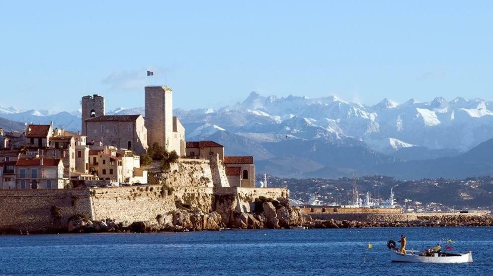2 Bedroom Funky Apartment In The Heart Of The Old Town Of Antibes Eksteriør billede